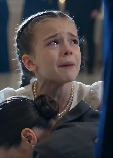 THE LITTLE GIRL WAS TOLD HER FATHER DIDN’T LOVE HER ANYMORE, BUT HER VOICE BROUGHT THE WHOLE BALLROOM TO SILENCE.