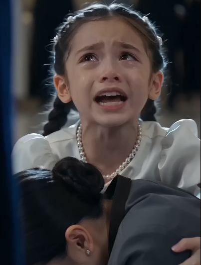 Full: SHE SLAPPED THE MAID IN FRONT OF EVERYONE—THEN A LITTLE GIRL CALLED HER “MOMMY.”